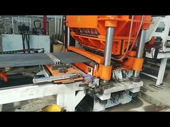 Загрузка и транспортировка промышленной стальной решетки для строительства