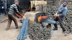 Как изготавливаются валы грузовых осей из стружки токарного станка | Переработка металла в детали для тяжелых условий эксплуатации