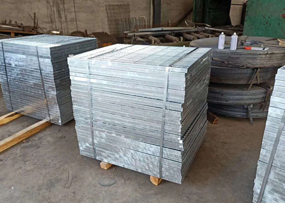 Hot Dip Stainless Steel Driveway Grates Flat / Serrated Bar Alkali Corrosion