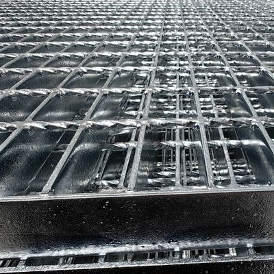 Экономичная удобная зубчатая решетка с горячим цинкованием 30 x 5 мм, оцинкованная зубчатая стальная решетка типа 2