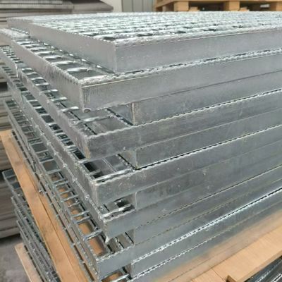 Тип сварки под давлением Декоративная стальная решетка с извилиной квадратной стальной обозначением