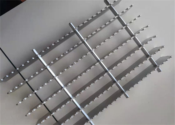 Краска распыляя Serrated решетку 32 x 5mm Swaged с дорожками